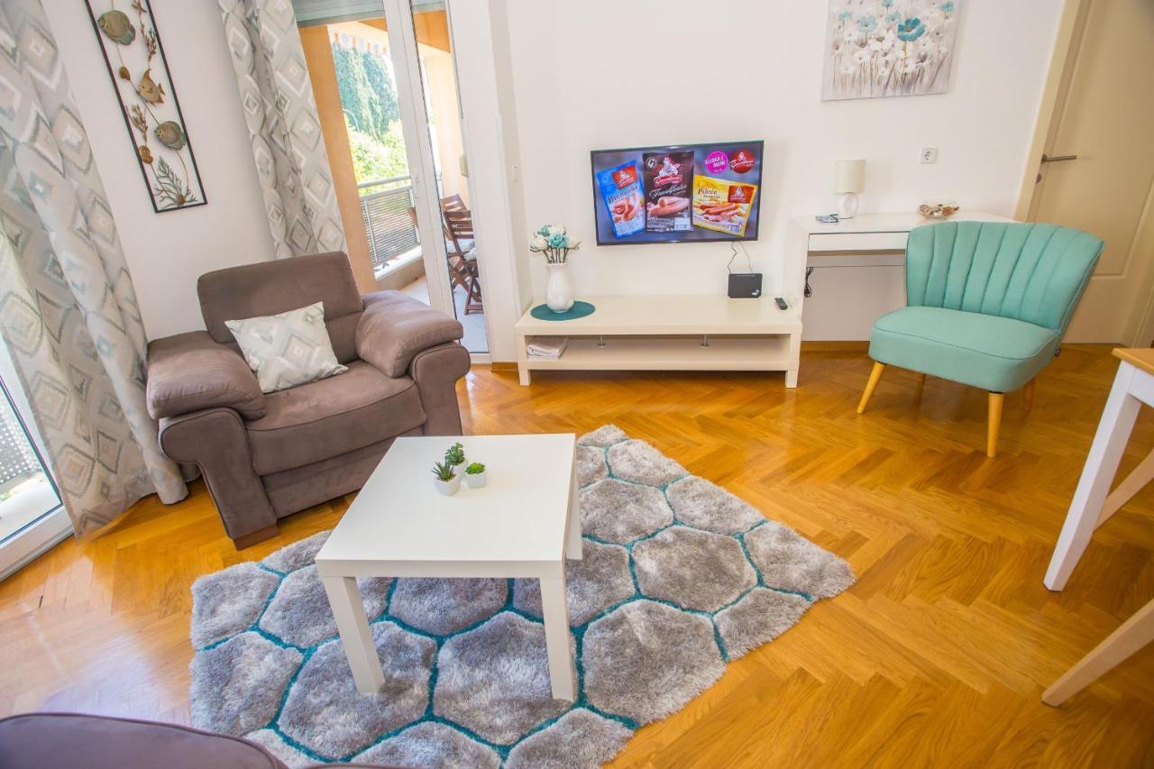 Apartment Dora Near Sea And Center With Private Garage ポレッチ エクステリア 写真