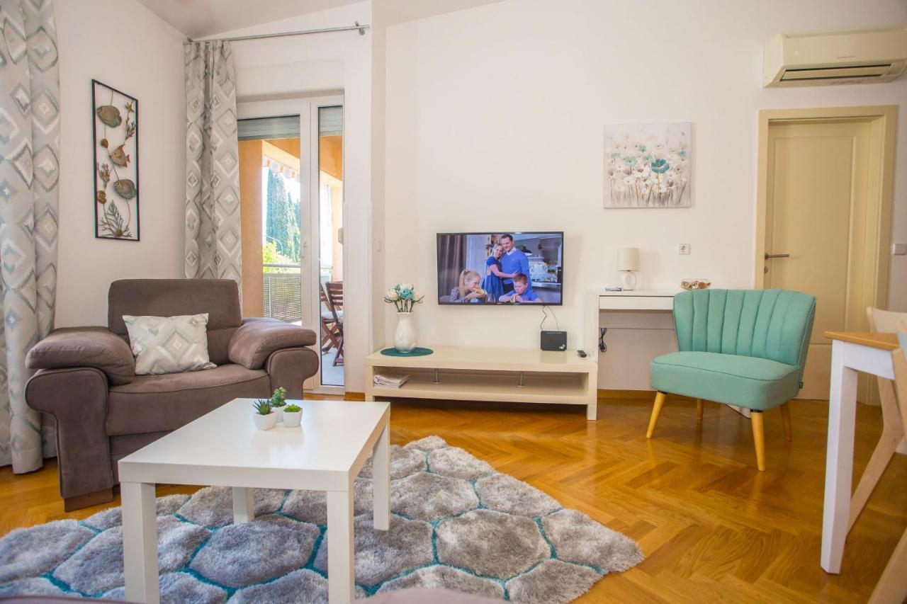 Apartment Dora Near Sea And Center With Private Garage ポレッチ エクステリア 写真