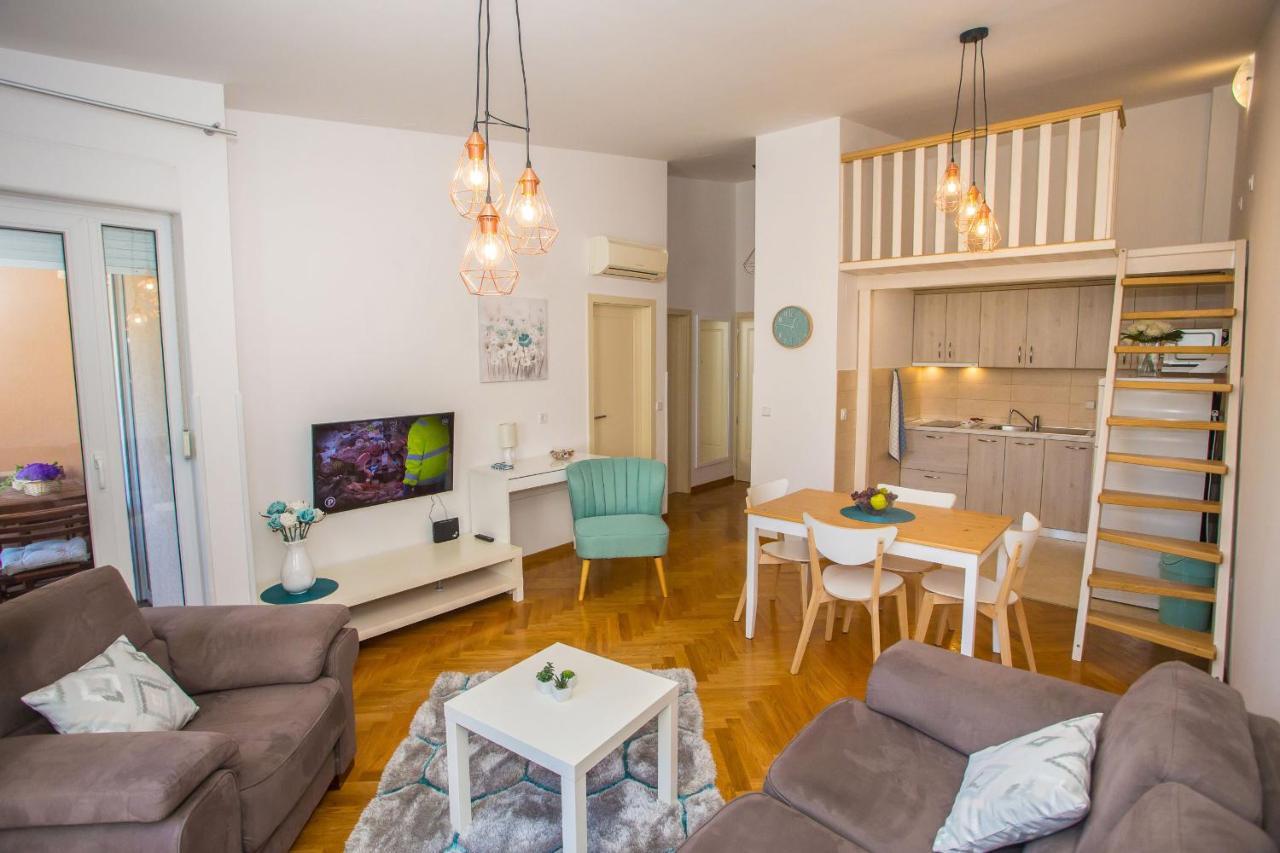 Apartment Dora Near Sea And Center With Private Garage ポレッチ エクステリア 写真