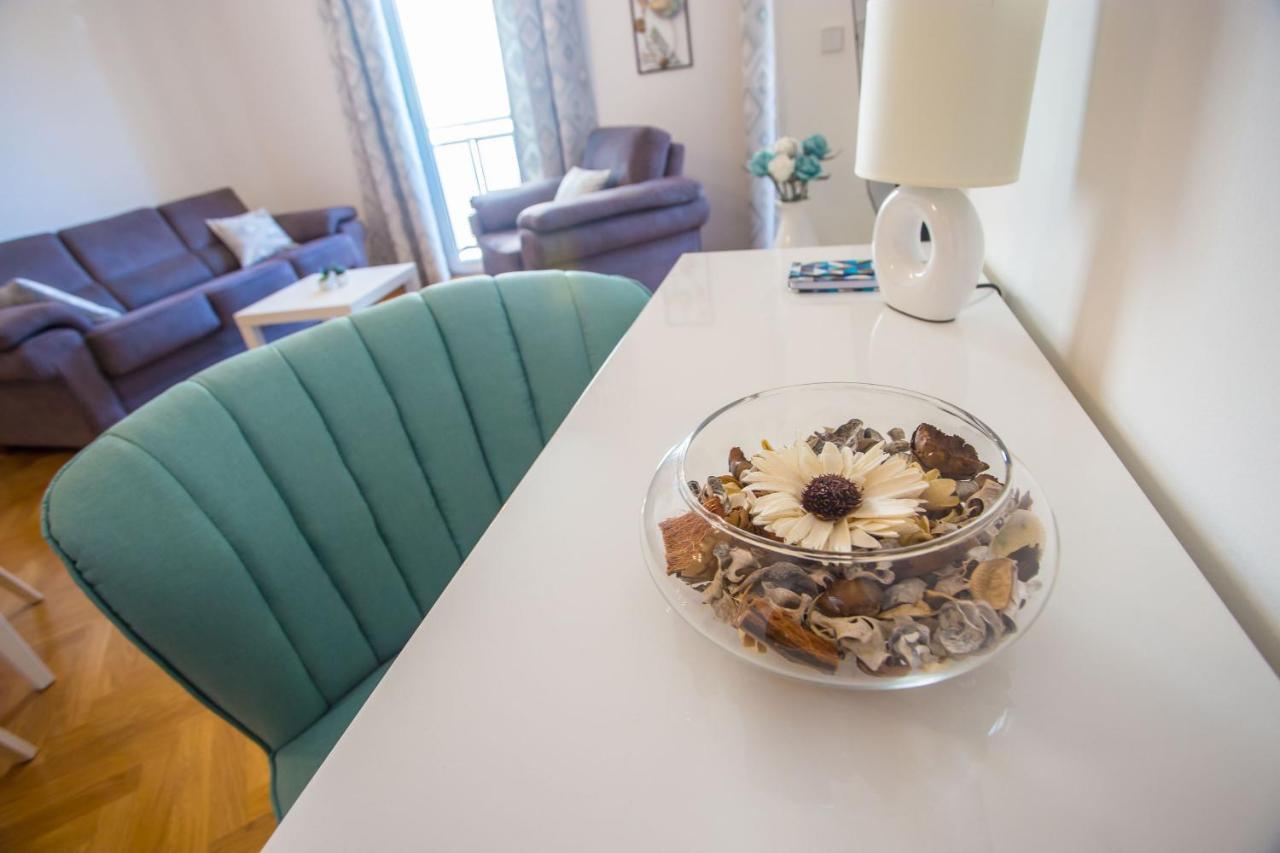 Apartment Dora Near Sea And Center With Private Garage ポレッチ エクステリア 写真