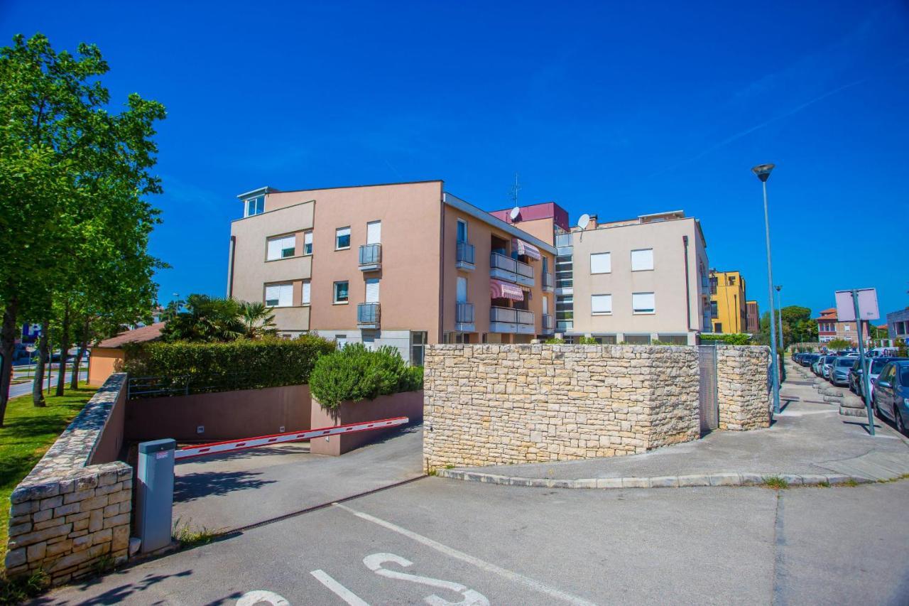 Apartment Dora Near Sea And Center With Private Garage ポレッチ エクステリア 写真