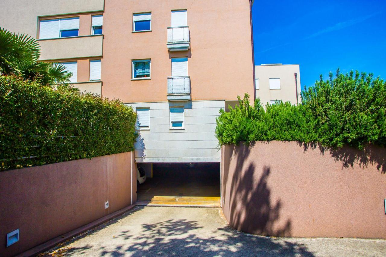 Apartment Dora Near Sea And Center With Private Garage ポレッチ エクステリア 写真