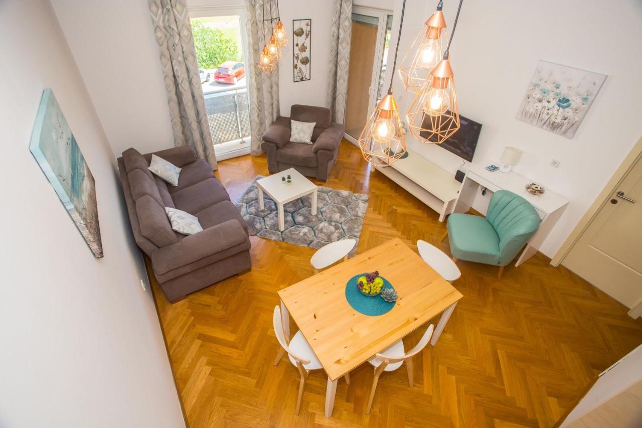 Apartment Dora Near Sea And Center With Private Garage ポレッチ エクステリア 写真