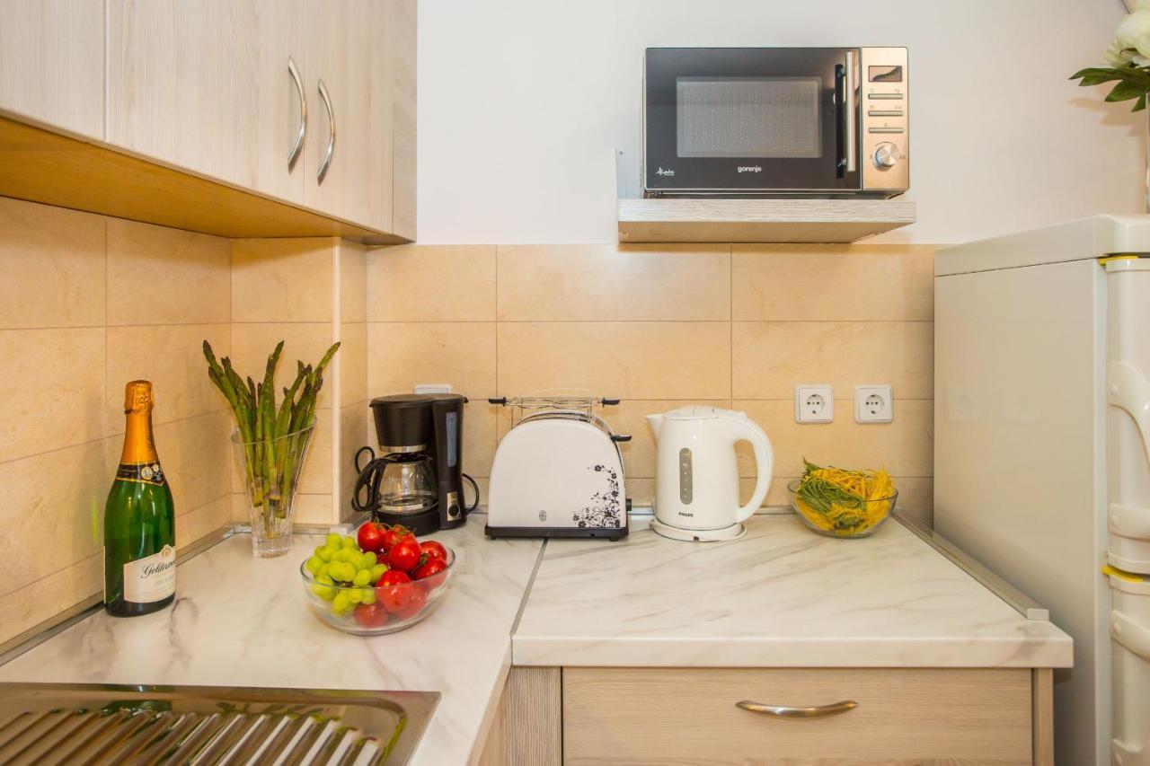 Apartment Dora Near Sea And Center With Private Garage ポレッチ エクステリア 写真