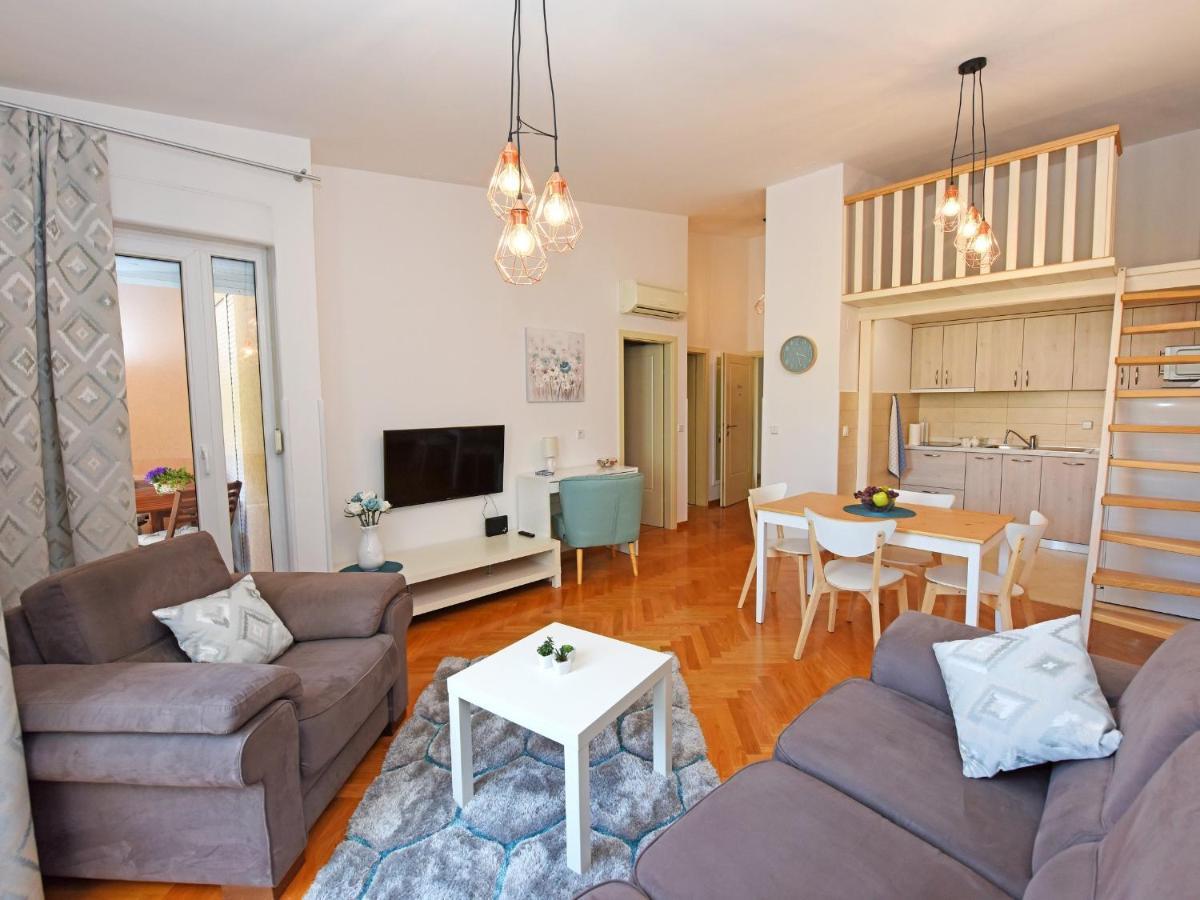 Apartment Dora Near Sea And Center With Private Garage ポレッチ エクステリア 写真