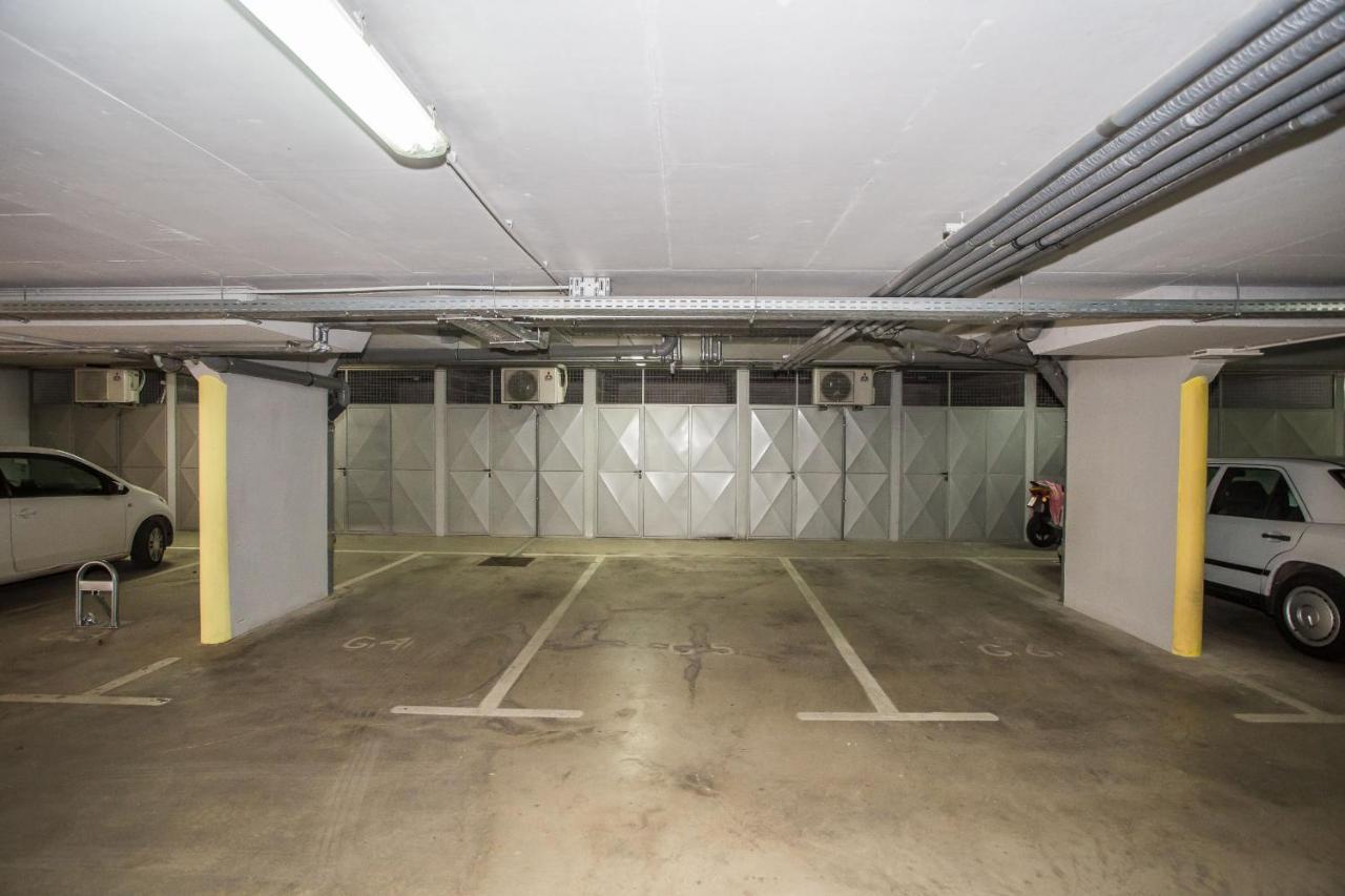 Apartment Dora Near Sea And Center With Private Garage ポレッチ エクステリア 写真