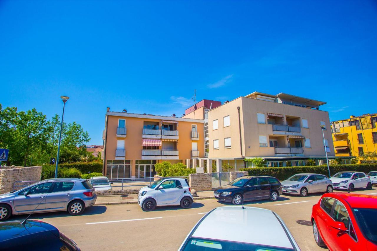 Apartment Dora Near Sea And Center With Private Garage ポレッチ エクステリア 写真