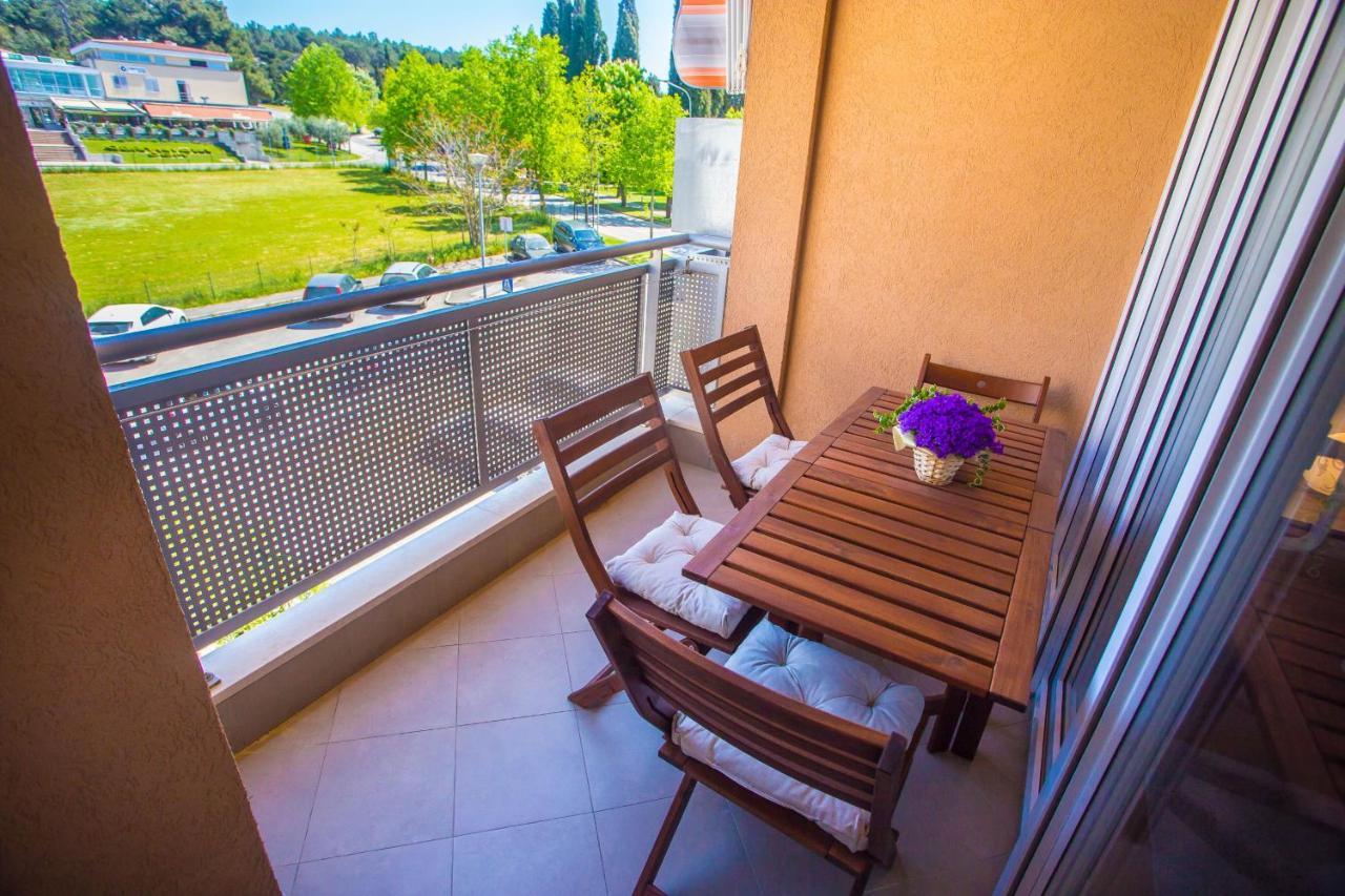 Apartment Dora Near Sea And Center With Private Garage ポレッチ エクステリア 写真